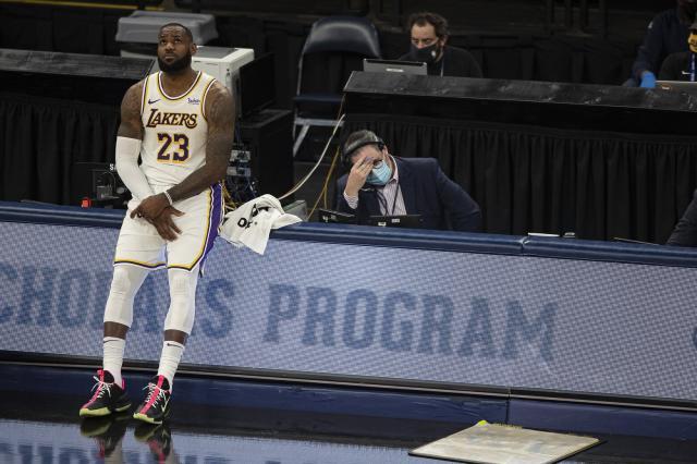 01042021_Lakers-Masks_191702-1560x1040.jpg